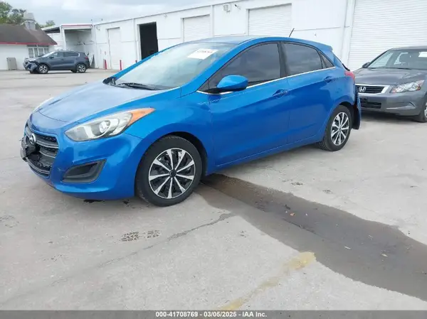 KMHD35LH8HU384102 2017 HYUNDAI ELANTRA - Image 2