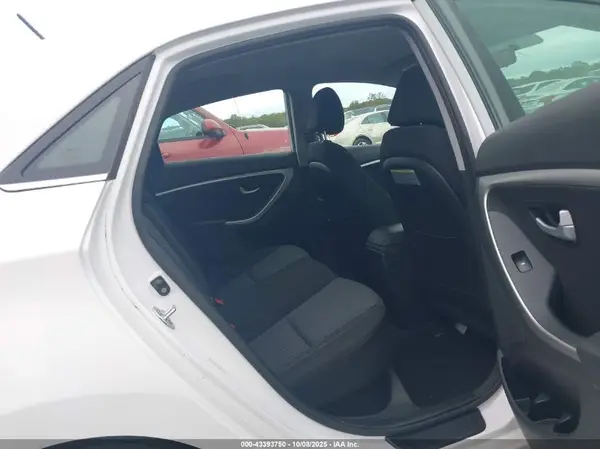 KMHD35LH9GU276196 2016 HYUNDAI ELANTRA - Image 8