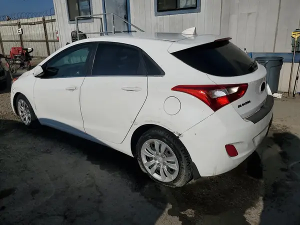 KMHD35LH9GU303655 2016 HYUNDAI ELANTRA - Image 2