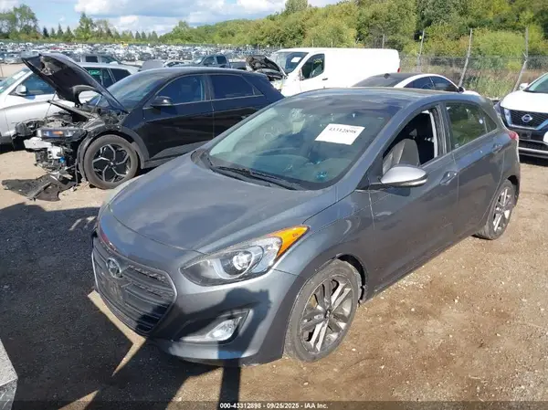 KMHD35LH9GU304918 2016 HYUNDAI ELANTRA - Image 2