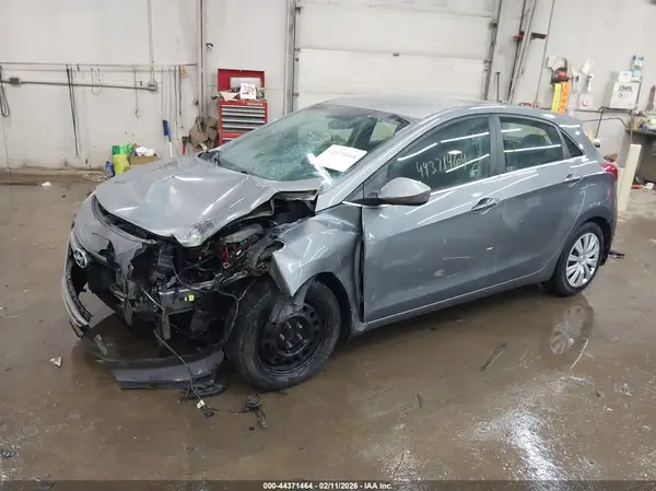 KMHD35LH9GU305096 2016 HYUNDAI ELANTRA - Image 2