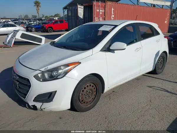 KMHD35LH9GU305602 2016 HYUNDAI ELANTRA - Image 2