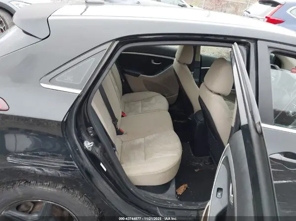 KMHD35LH9GU305826 2016 HYUNDAI ELANTRA - Image 8
