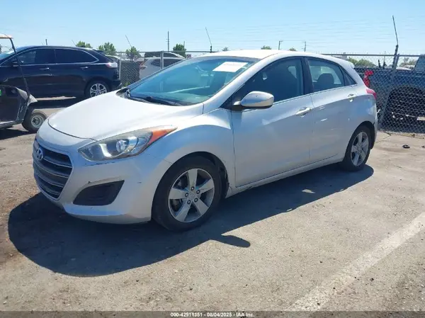 KMHD35LH9GU309925 2016 HYUNDAI ELANTRA - Image 2