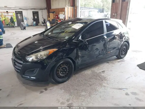 KMHD35LH9GU312811 2016 HYUNDAI ELANTRA - Image 2