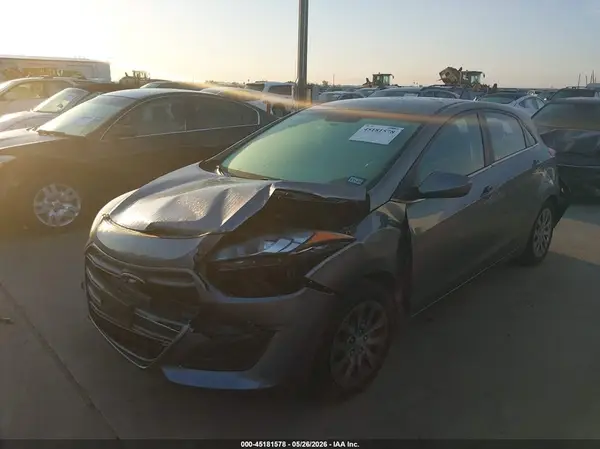 KMHD35LH9GU319015 2016 HYUNDAI ELANTRA - Image 2