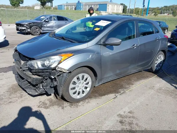 KMHD35LH9GU325283 2016 HYUNDAI ELANTRA - Image 2
