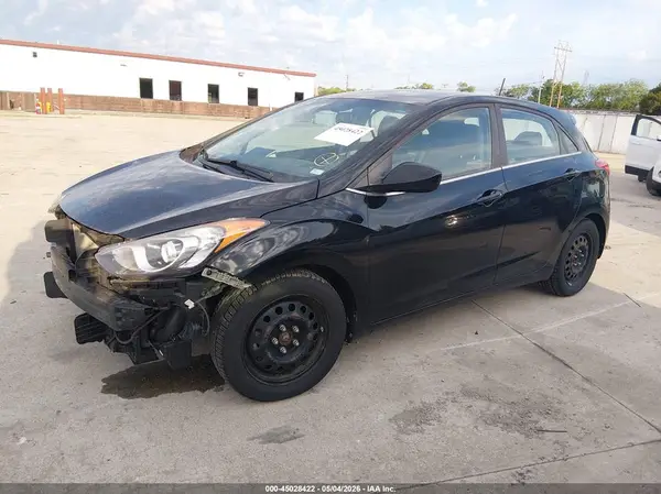 KMHD35LH9HU349617 2017 HYUNDAI ELANTRA - Image 2