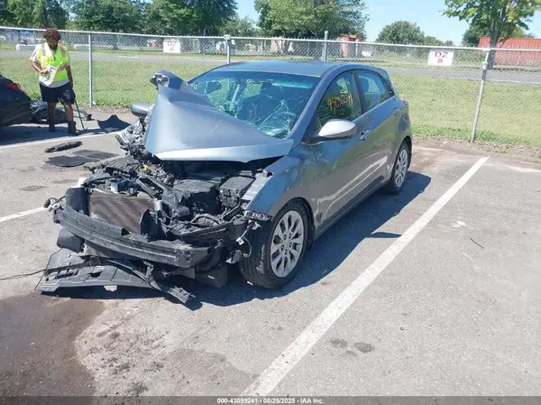 KMHD35LH9HU363274 2017 HYUNDAI ELANTRA - Image 2