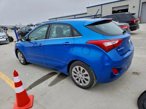 KMHD35LH9HU364747 2017 HYUNDAI ELANTRA - Image 2
