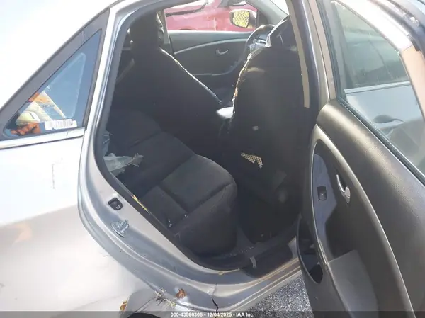 KMHD35LH9HU372542 2017 HYUNDAI ELANTRA - Image 8