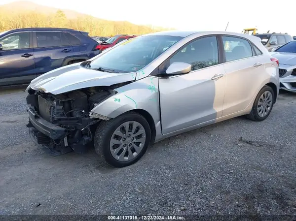 KMHD35LH9HU375599 2017 HYUNDAI ELANTRA - Image 2