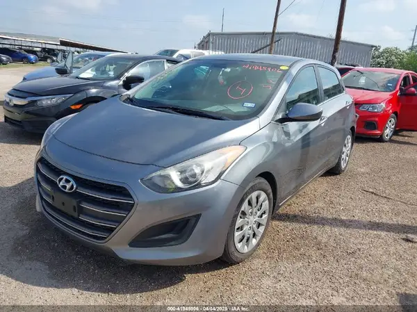 KMHD35LH9HU379930 2017 HYUNDAI ELANTRA - Image 2