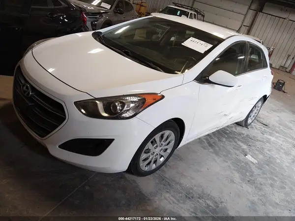 KMHD35LH9HU379958 2017 HYUNDAI ELANTRA - Image 2