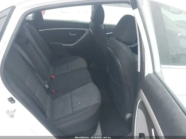 KMHD35LHXGU260623 2016 HYUNDAI ELANTRA - Image 8