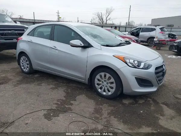 KMHD35LHXGU266602 2016 HYUNDAI ELANTRA - Image 1