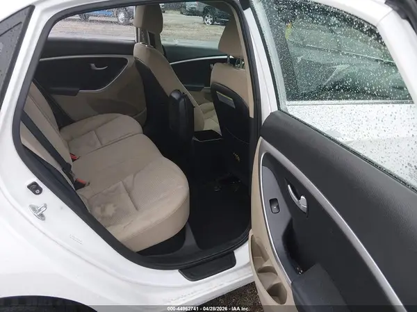 KMHD35LHXGU269600 2016 HYUNDAI ELANTRA - Image 8