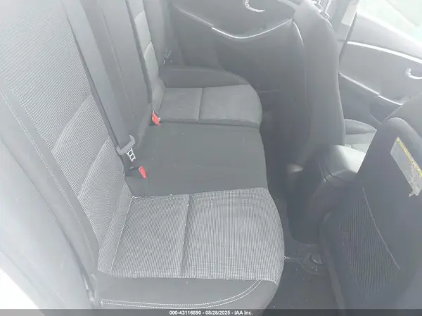 KMHD35LHXGU327527 2016 HYUNDAI ELANTRA - Image 8
