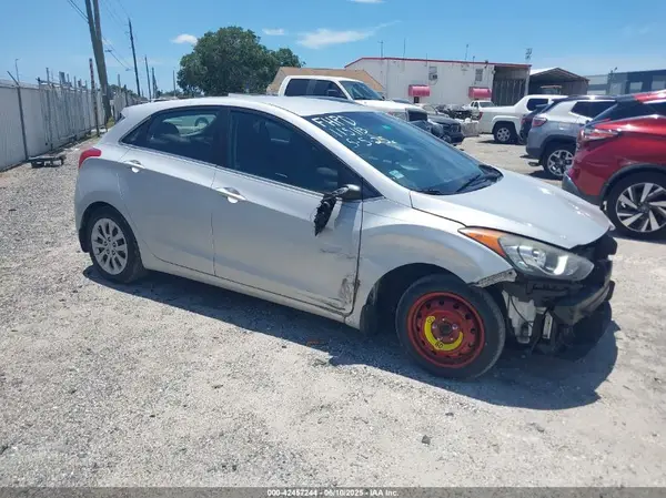 KMHD35LHXGU338527 2016 HYUNDAI ELANTRA - Image 1