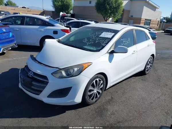 KMHD35LHXHU366880 2017 HYUNDAI ELANTRA - Image 2