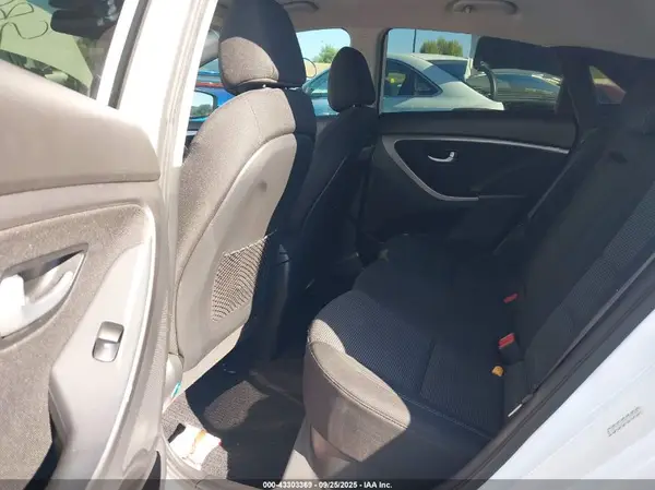KMHD35LHXHU366880 2017 HYUNDAI ELANTRA - Image 8