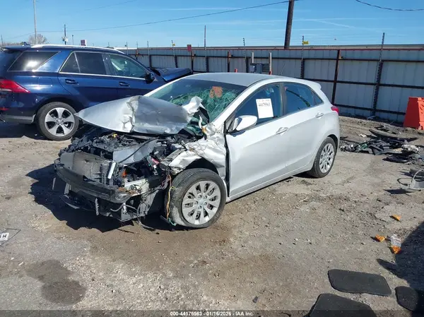 KMHD35LHXHU378088 2017 HYUNDAI ELANTRA - Image 2