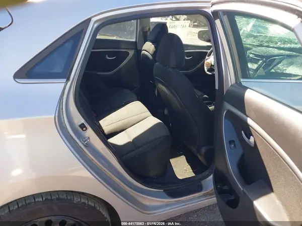 KMHD35LHXHU378088 2017 HYUNDAI ELANTRA - Image 8