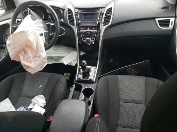 KMHD35LHXHU378138 2017 HYUNDAI ELANTRA - Image 8
