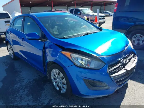 KMHD35LHXHU380200 2017 HYUNDAI ELANTRA - Image 1