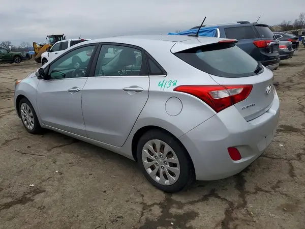KMHD35LHXHU381864 2017 HYUNDAI ELANTRA - Image 2