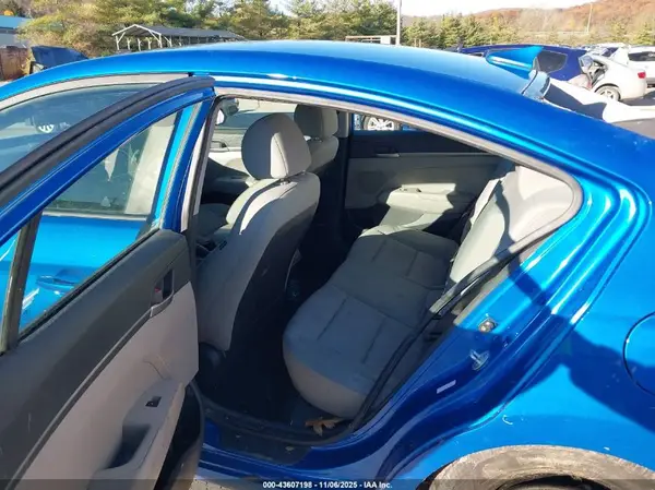 KMHD74LF0HU090853 2017 HYUNDAI ELANTRA - Image 8