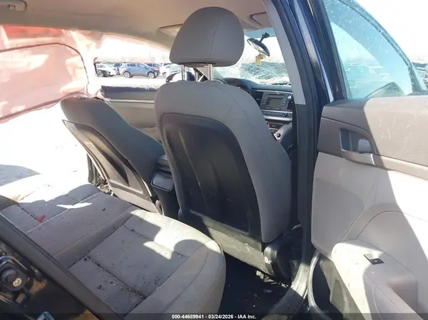KMHD74LF0HU180164 2017 HYUNDAI ELANTRA - Image 8