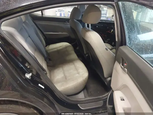 KMHD74LF0HU355142 2017 HYUNDAI ELANTRA - Image 8