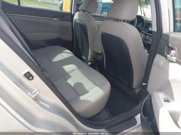 KMHD74LF0HU357845 2017 HYUNDAI ELANTRA - Image 8