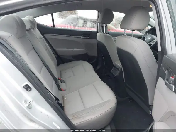 KMHD74LF0HU357960 2017 HYUNDAI ELANTRA - Image 8