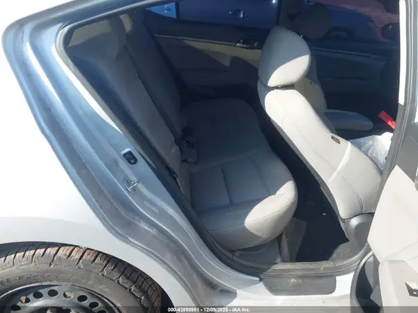 KMHD74LF0HU367114 2017 HYUNDAI ELANTRA - Image 8