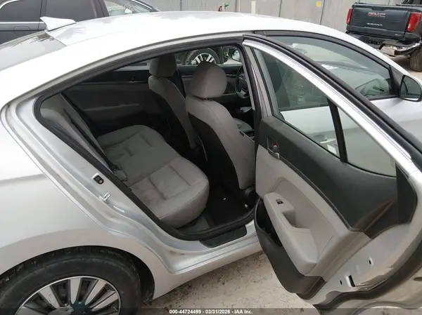 KMHD74LF0HU376492 2017 HYUNDAI ELANTRA - Image 8