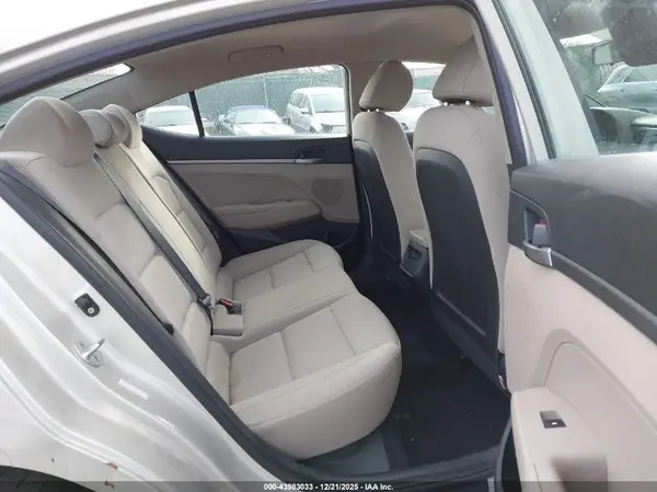 KMHD74LF0HU380123 2017 HYUNDAI ELANTRA - Image 8