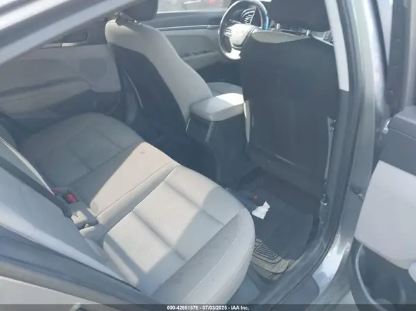 KMHD74LF0HU393566 2017 HYUNDAI ELANTRA - Image 8