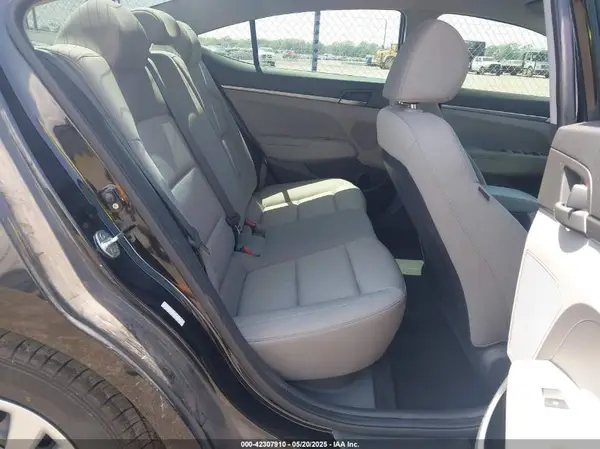 KMHD74LF0HU399545 2017 HYUNDAI ELANTRA - Image 8