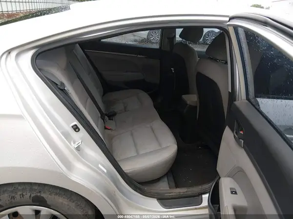 KMHD74LF0JU523853 2018 HYUNDAI ELANTRA - Image 8