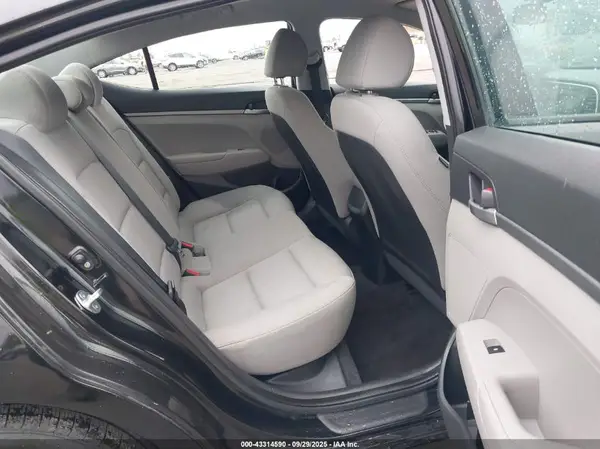 KMHD74LF0JU563219 2018 HYUNDAI ELANTRA - Image 8