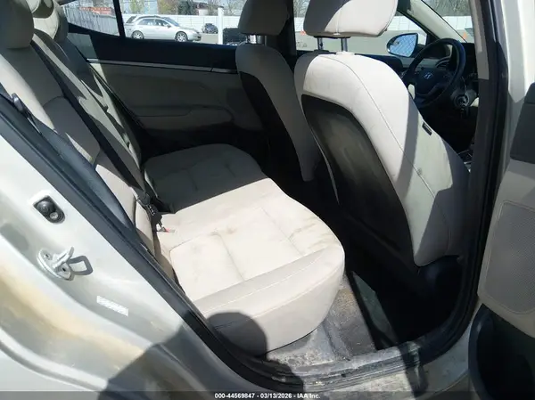 KMHD74LF1HU071504 2017 HYUNDAI ELANTRA - Image 8