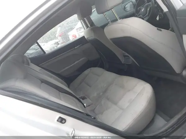 KMHD74LF1HU072880 2017 HYUNDAI ELANTRA - Image 8