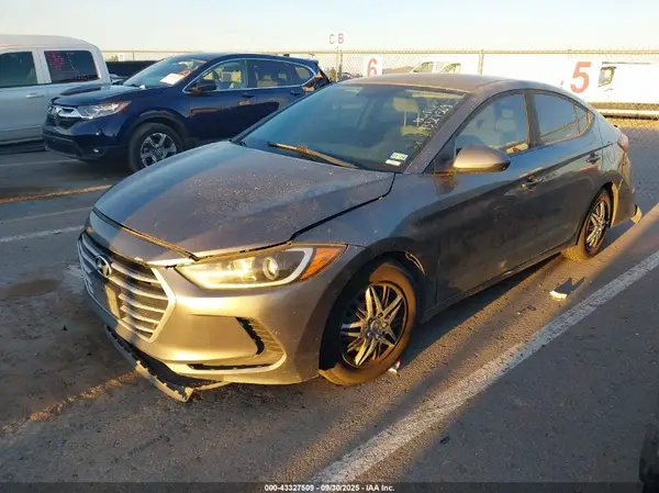 KMHD74LF1HU082101 2017 HYUNDAI ELANTRA - Image 2
