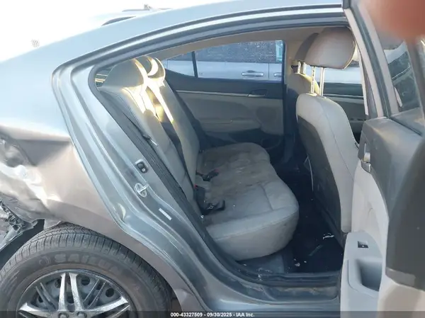 KMHD74LF1HU082101 2017 HYUNDAI ELANTRA - Image 8