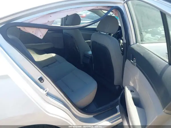KMHD74LF1HU083085 2017 HYUNDAI ELANTRA - Image 8