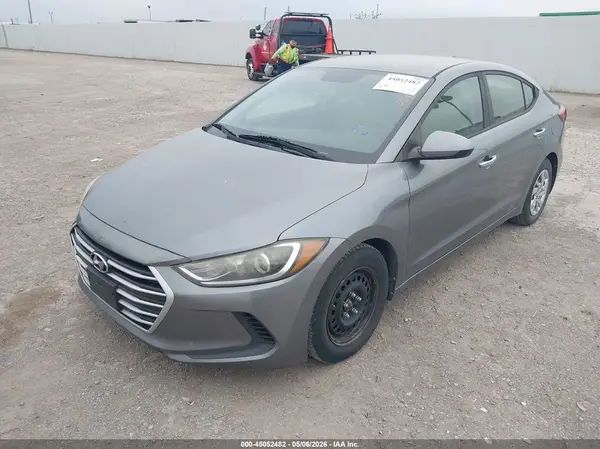 KMHD74LF1HU087654 2017 HYUNDAI ELANTRA - Image 2