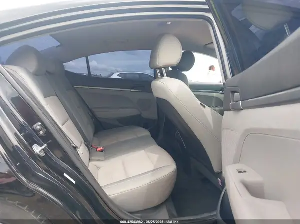 KMHD74LF1HU091834 2017 HYUNDAI ELANTRA - Image 8