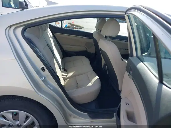 KMHD74LF1HU100841 2017 HYUNDAI ELANTRA - Image 8
